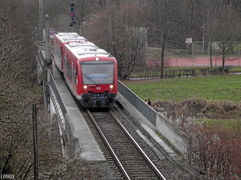 Bahn 090.jpg - Triebzug 650 022-7 im Verbund mit einem zweiten BR 650  in Tübingen in Richtung Herrenberg.